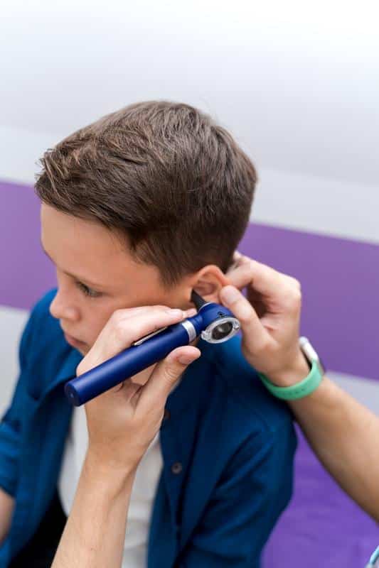 1760111427_pediatric-hearing-loss-checking-child-ear