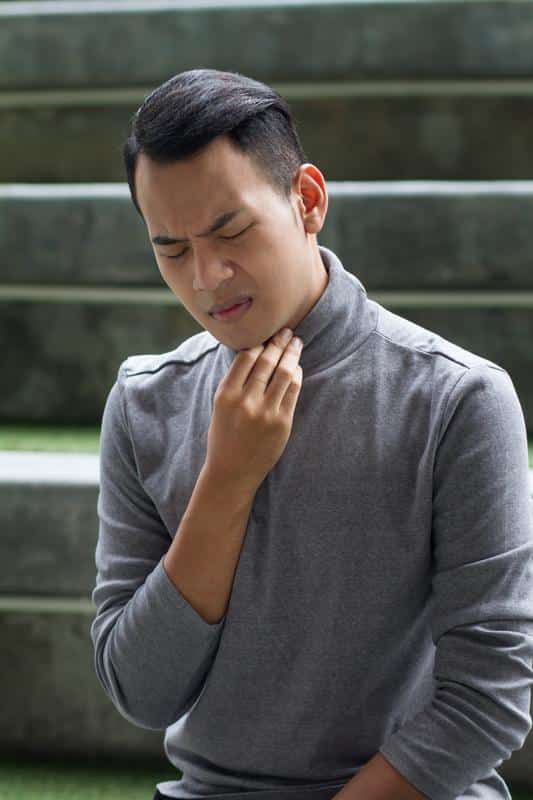 1760111456_man-painful-sore-throat